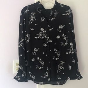 Beautiful Botton Up Blouse!